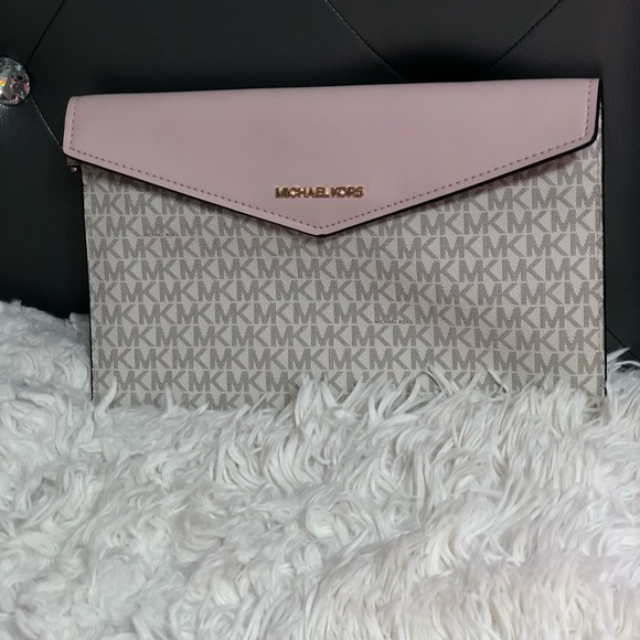 Wristlet Designer By Michael Kors Size: Large. - Picture 4 of 12